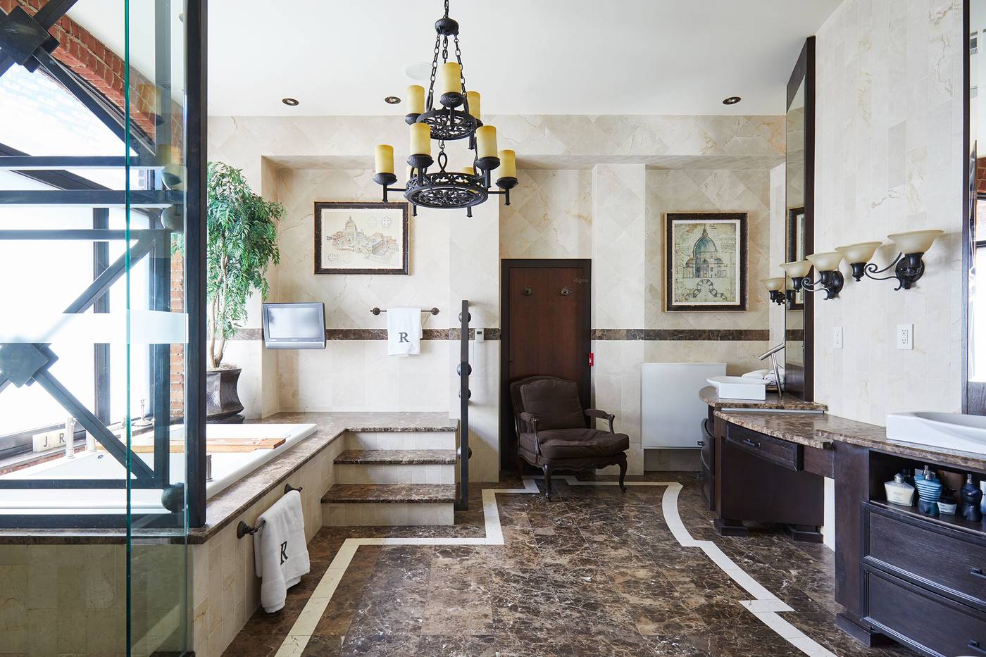 501-468 Wellington St. Toronto