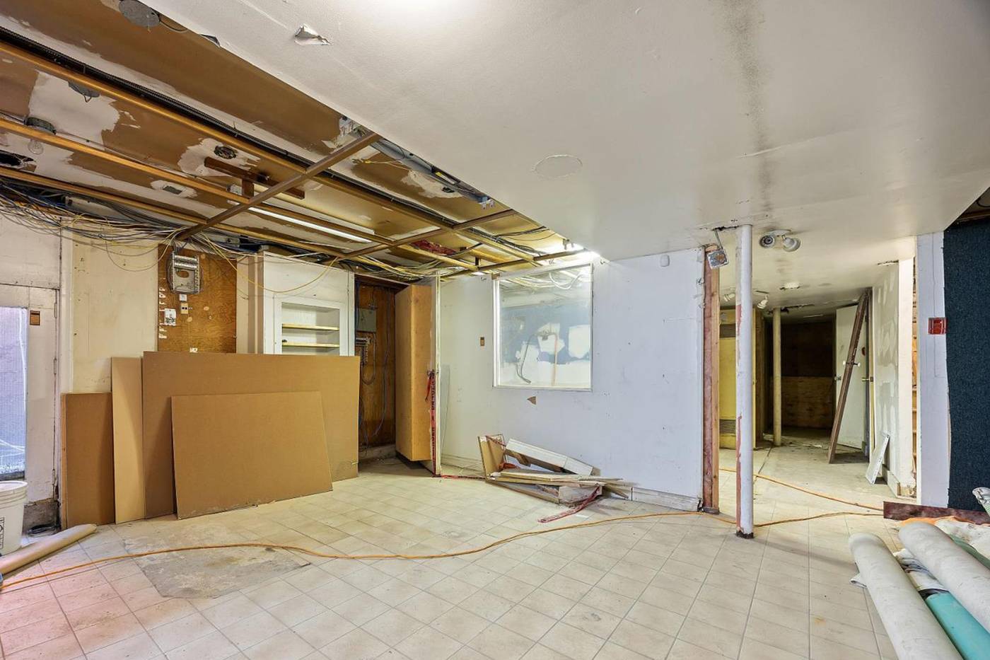 66 Chalres Street East Toronto