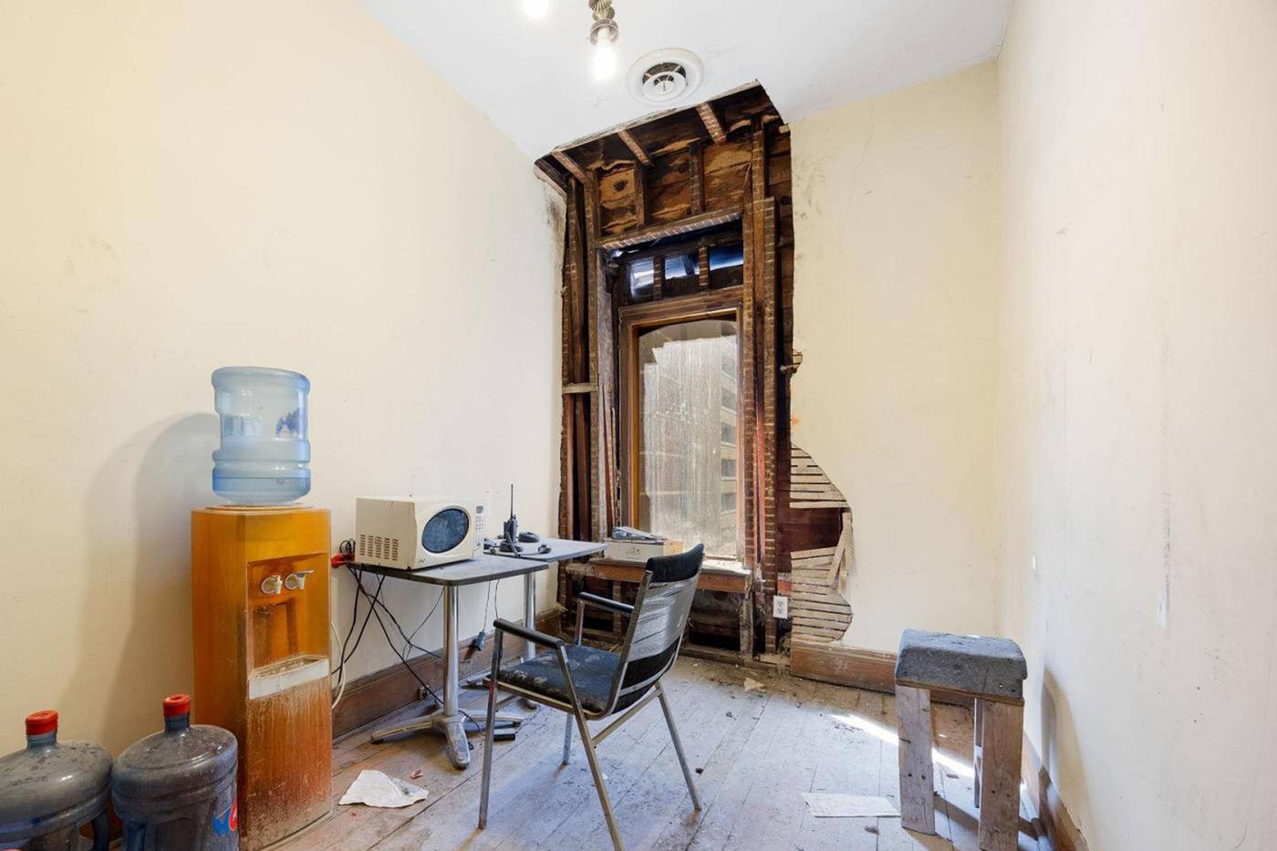 66 Chalres Street East Toronto