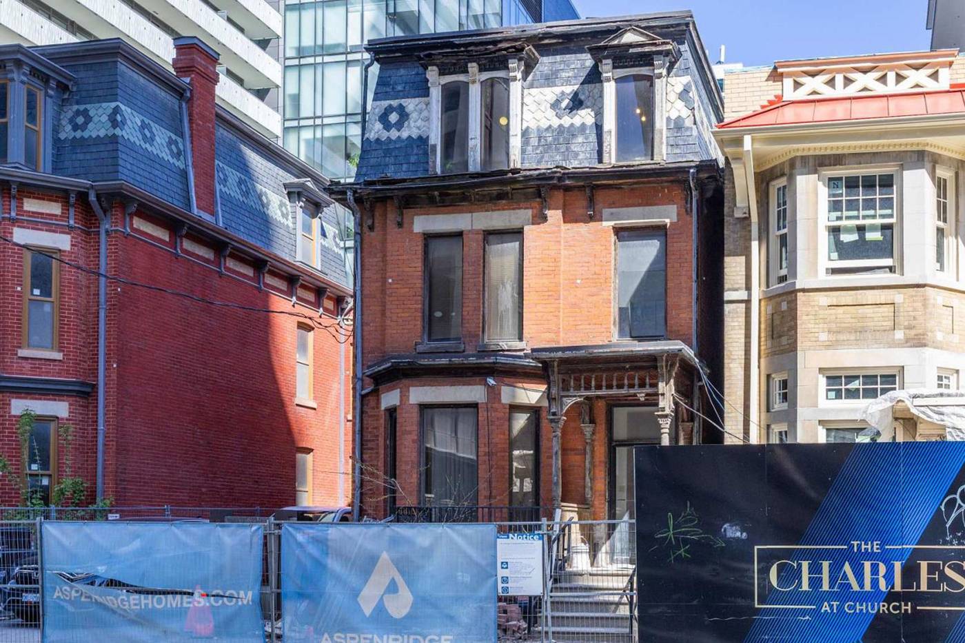 66 Chalres Street East Toronto