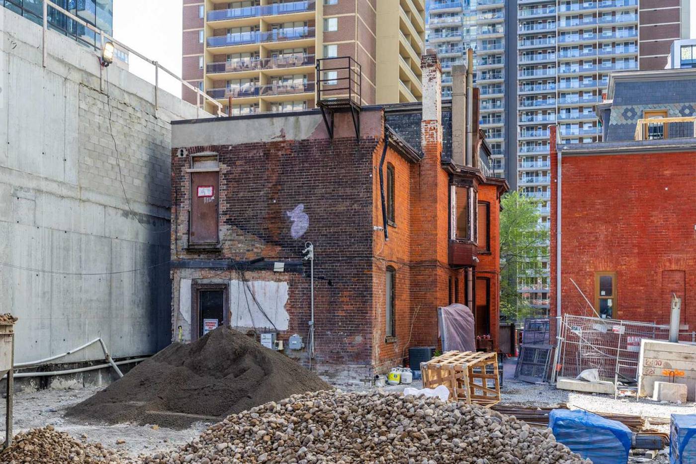 66 Chalres Street East Toronto