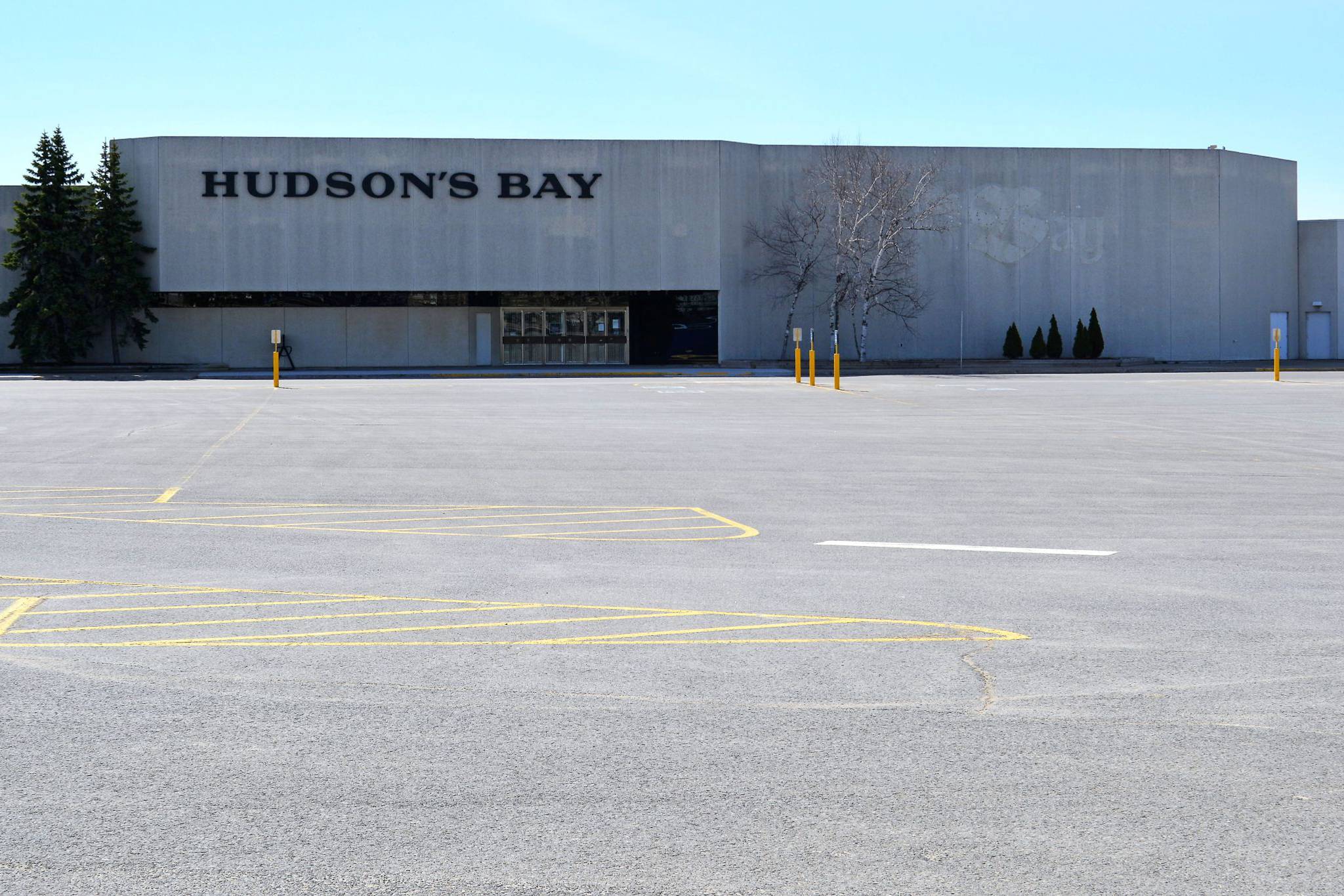 hudsons bay closing ontario